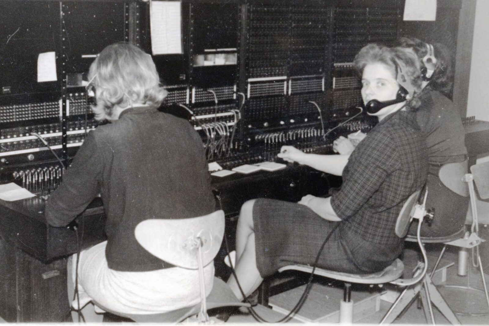Ivalon puhelinkeskus (1970-luku). Kuva: Kaija Mokon kokoelma.