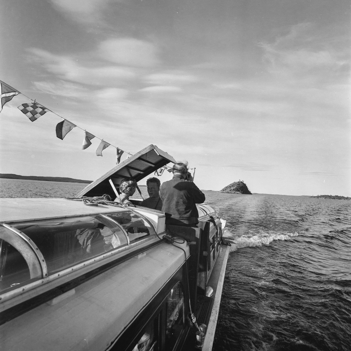 Matkustajalaiva M/S Inari Inarijärvellä (1950-luku).