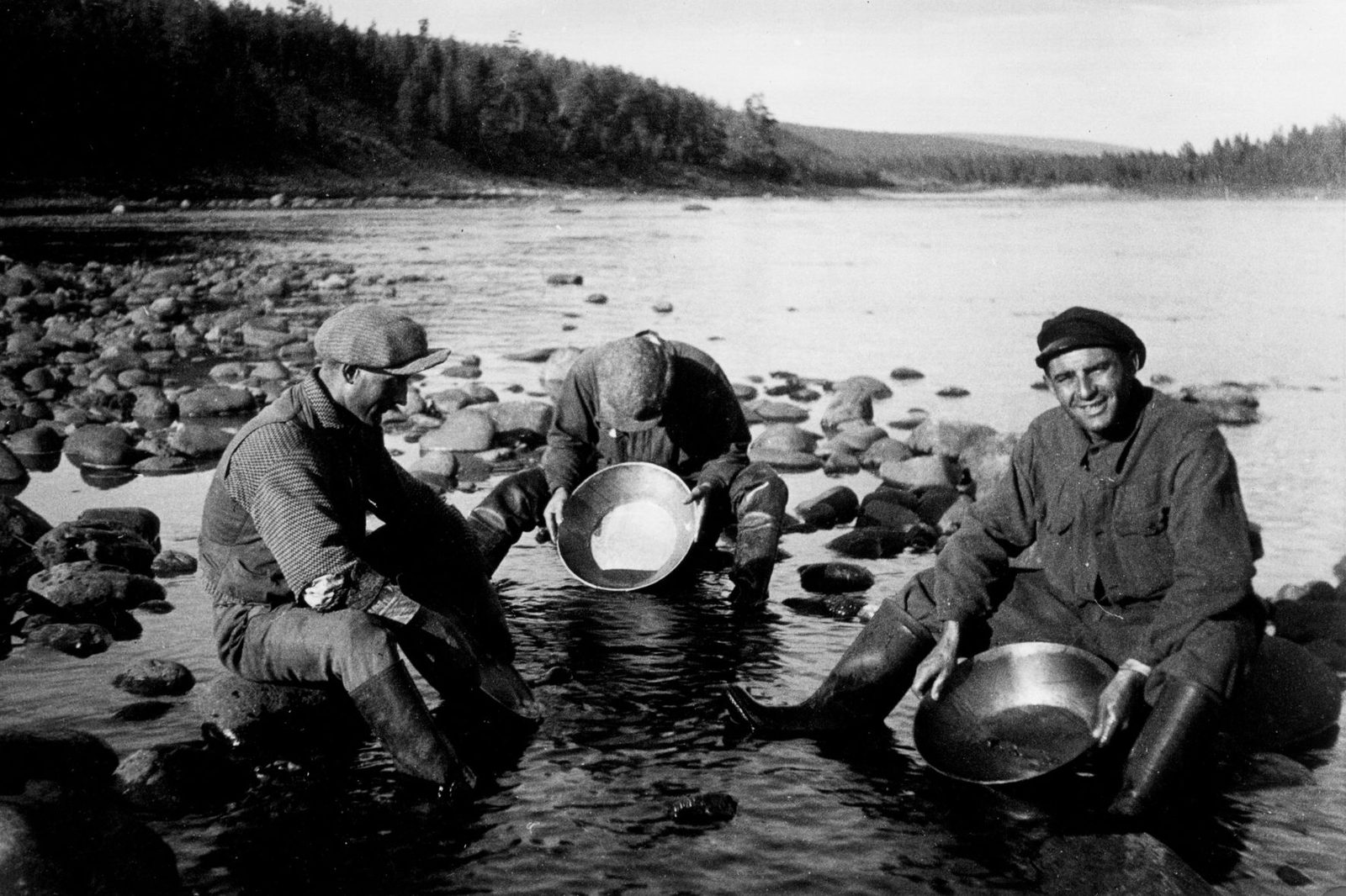 Vaskaajia Ivalojoen Ritakoskella (1935)